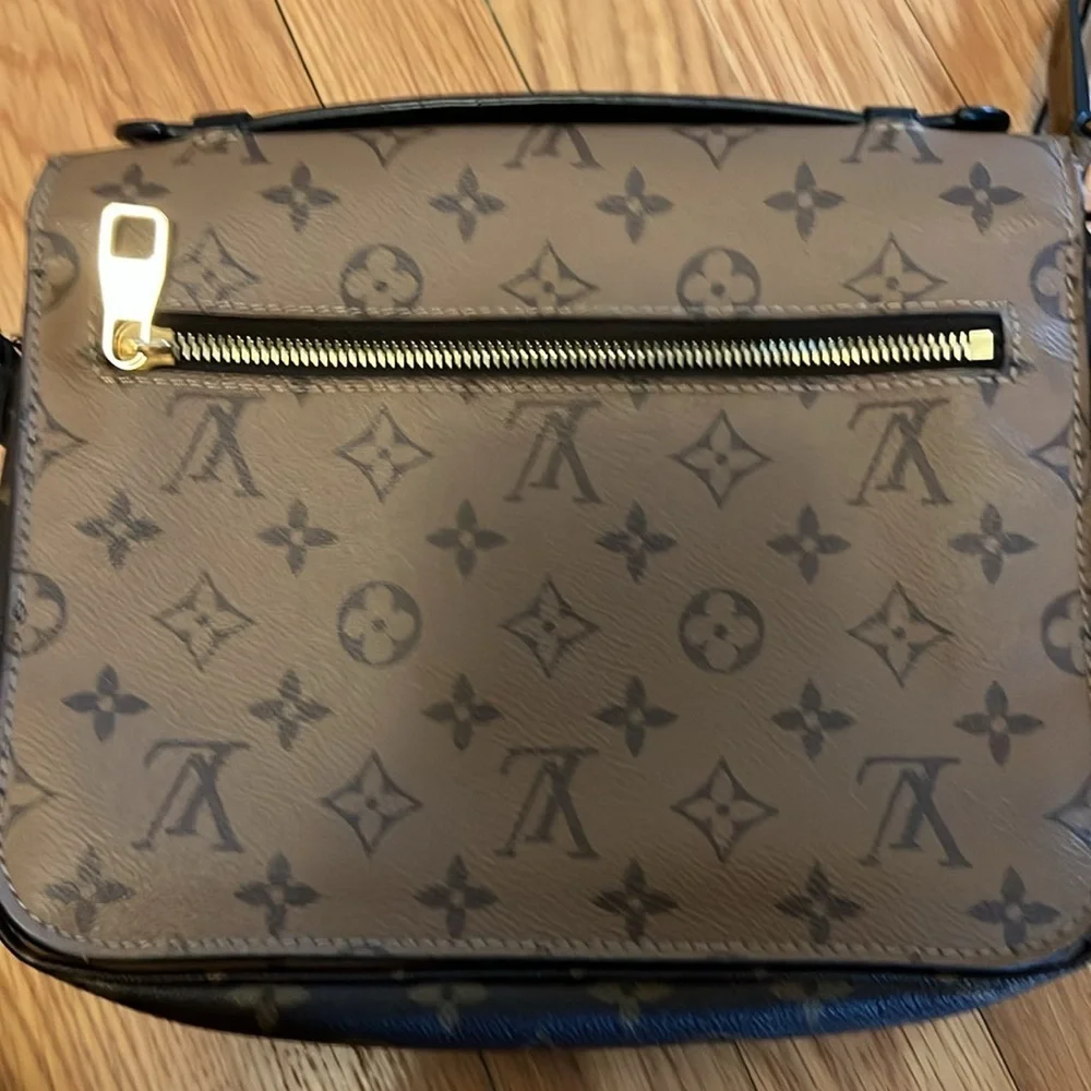 Louis Vuitton AUTHENTIC Reversible Pochette Métis